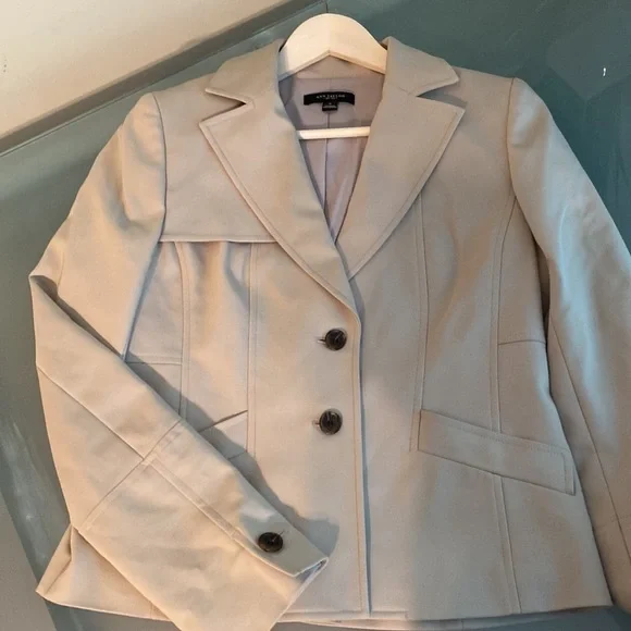 Ann Taylor Blazer Ann Taylor Notched Two Button Blazer with Stretch Size 2 - Picture 2 of 10